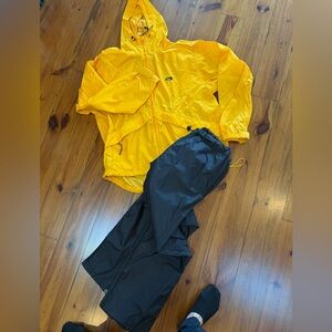 Men’s Red Ledge Outdoor Rain Resistant Set L